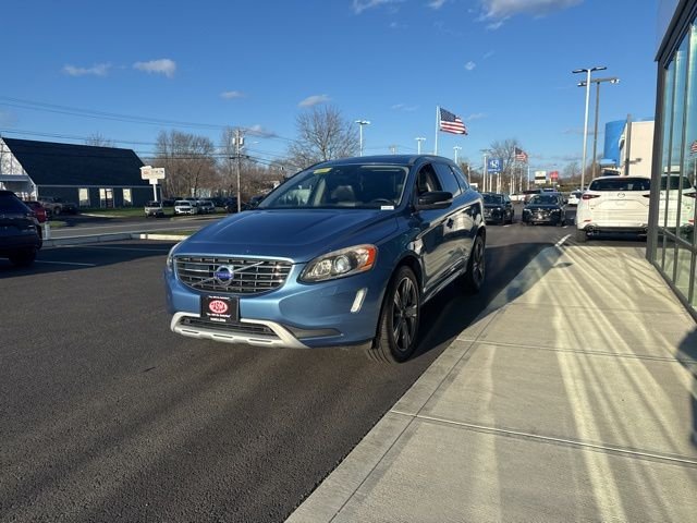 Used 2017 Blue Volvo T6 Dynamic image 6