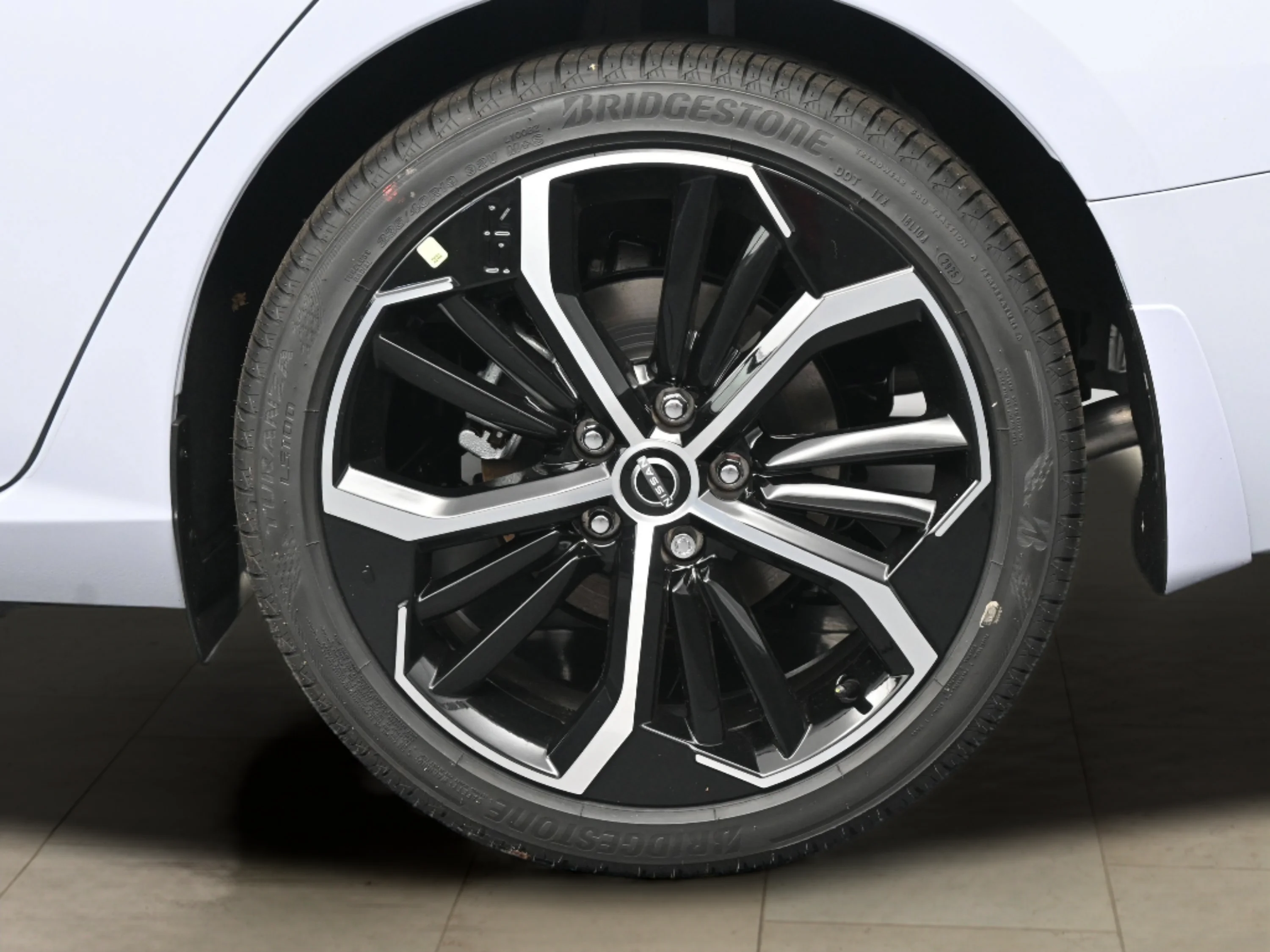 Certified Used 2025 Gray Sky Pearl Nissan SR image 21