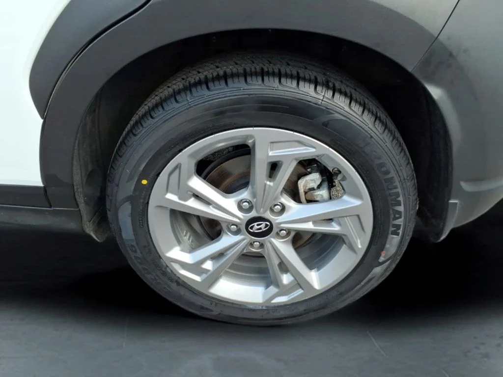 Used 2023 White Hyundai SEL image 12