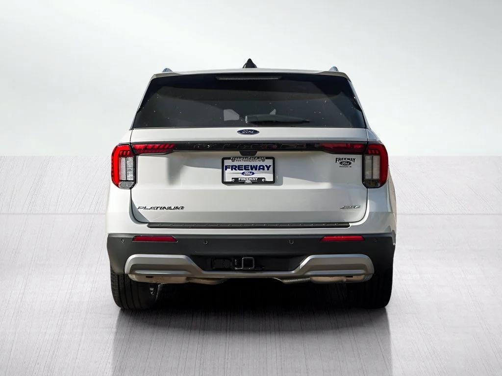 New 2026 Star White Metallic Tri-Coat Ford Platinum™ image 4