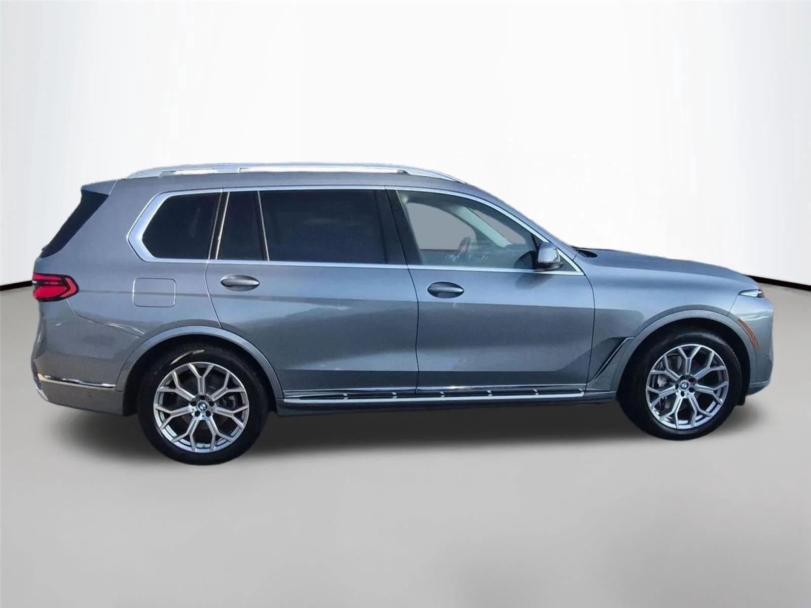 Used 2024 Skyscraper Grey Metallic BMW xDrive40i image 5