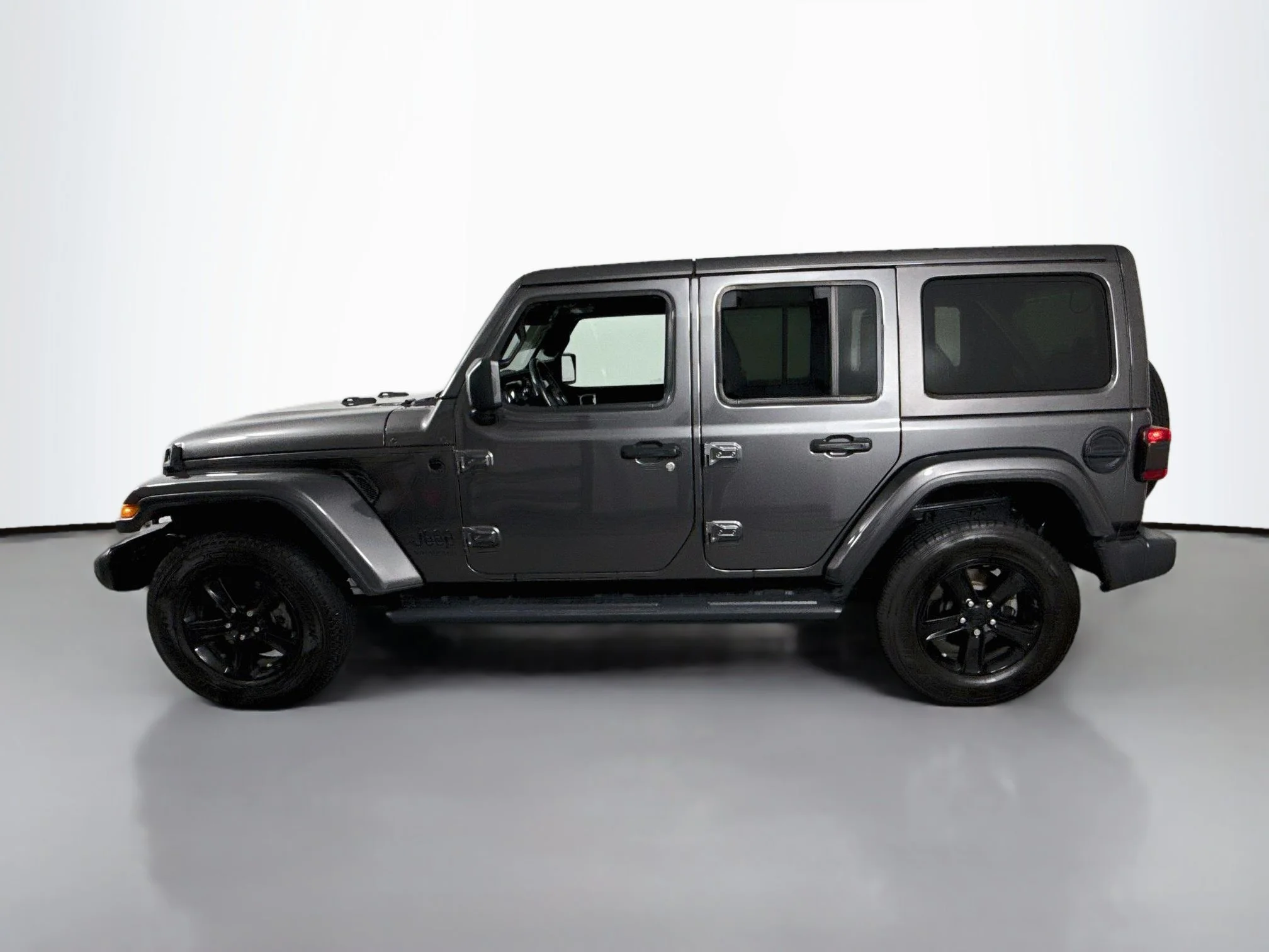 Used 2020 Granite Crystal Metallic Clearcoat Jeep Sahara Altitude image 4