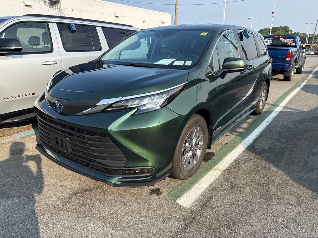 Used 2021 Green Toyota LE image 3