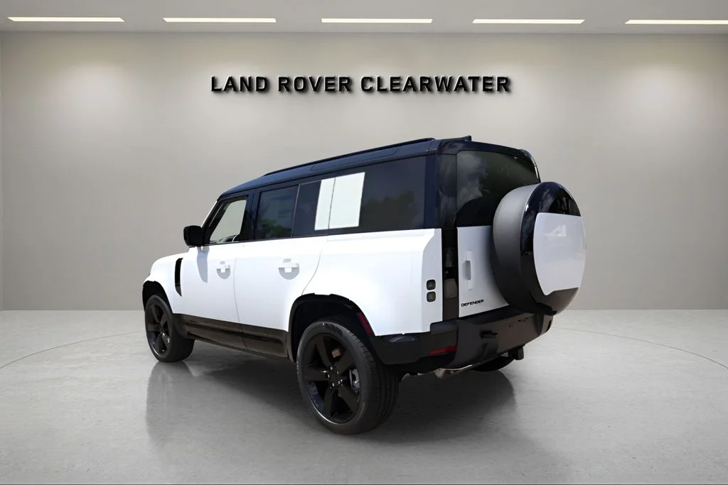 New 2026 Fuji White Land Rover X-Dynamic SE image 3