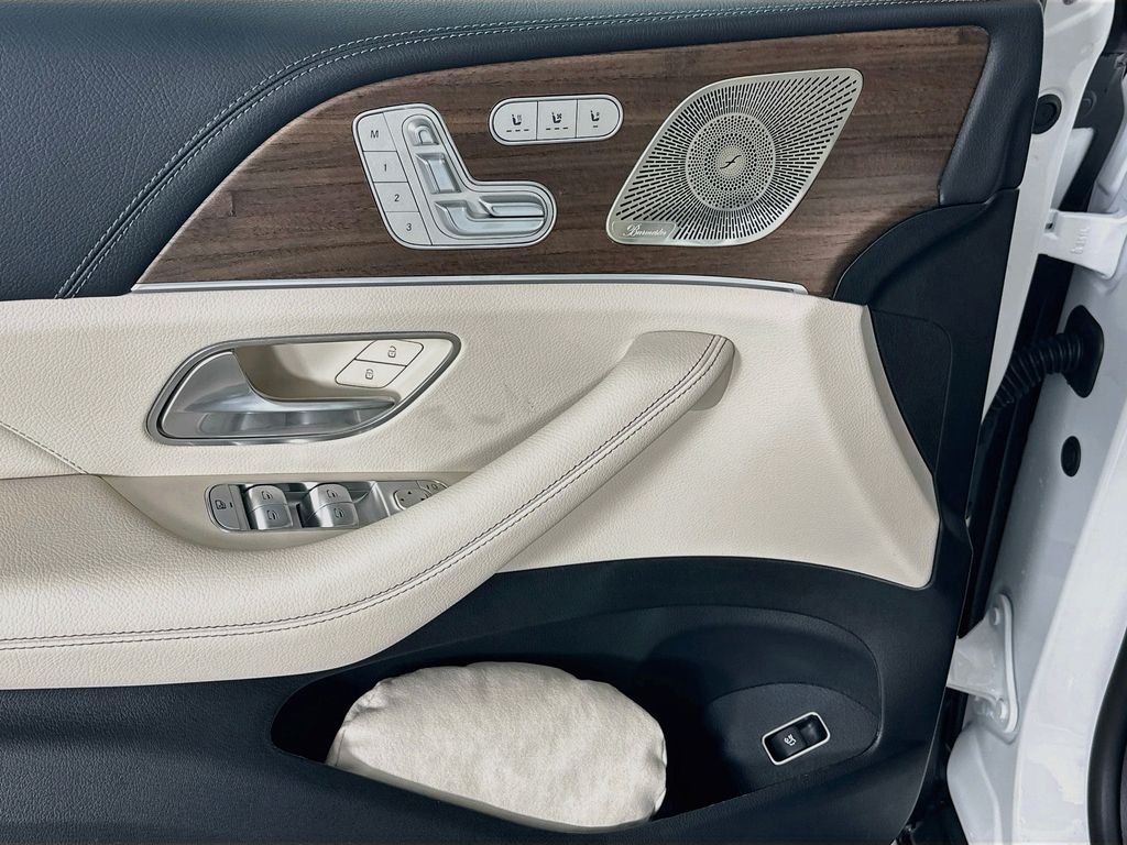 New 2026 MANUFAKTUR Moonlight White Metallic Mercedes-Benz GLE 450 image 18