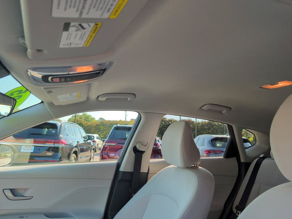 Used 2025 Abyss Black Pearl Hyundai SEL image 27