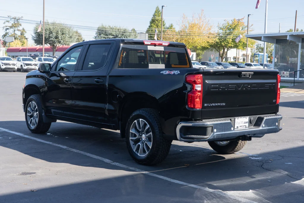 2026 Chevrolet Silverado 1500 LT - Photo 4
