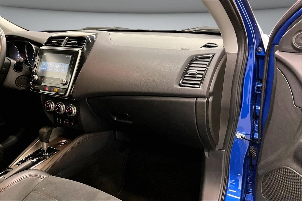 Used 2024 Blue Mitsubishi 2.0 SE image 27