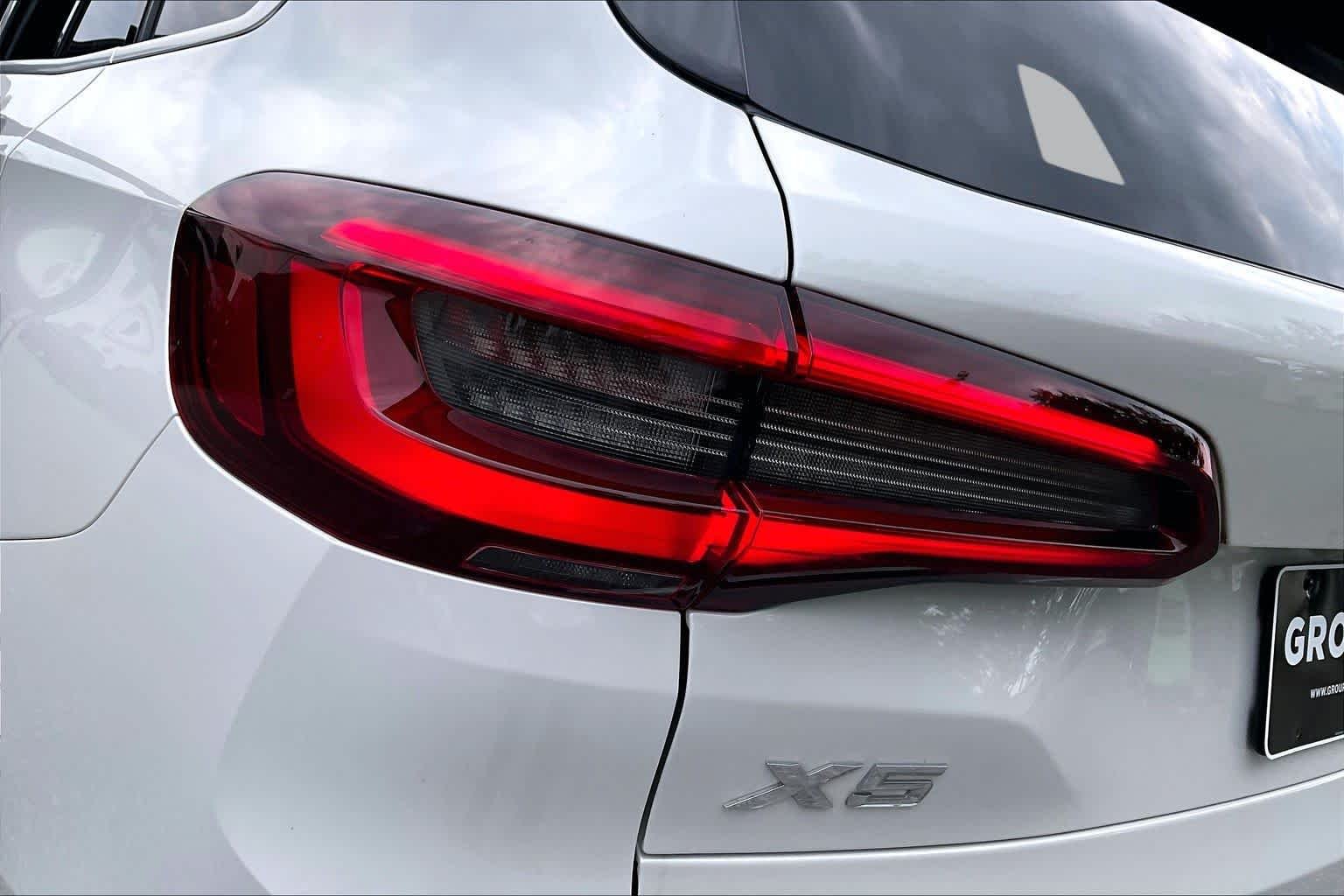 Used 2022 Mineral White Metallic BMW xDrive40i image 29