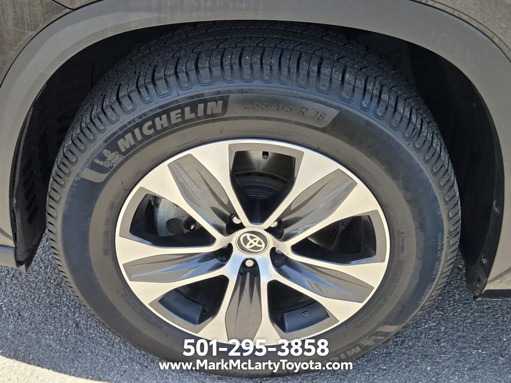 Used 2021 Black Toyota XLE image 17