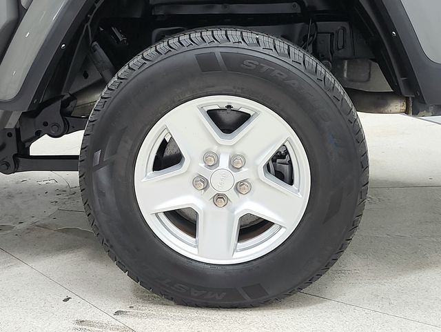 Used 2022 Gray Jeep Sport image 40