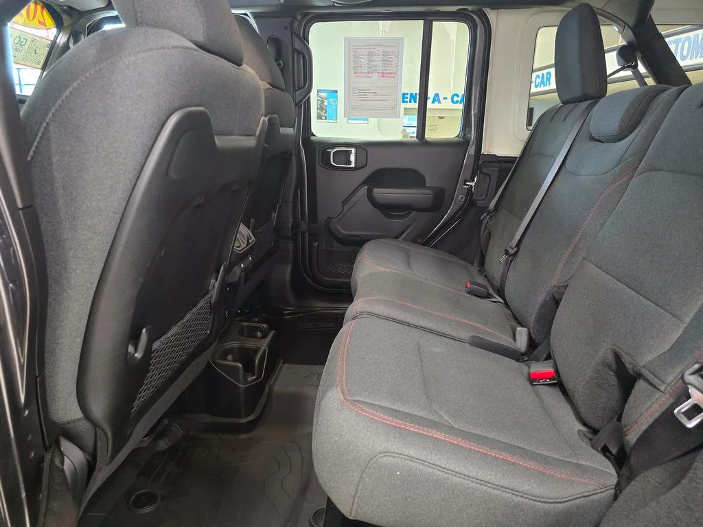 Used 2025 Granite Crystal Clearcoat Metallic Jeep Rubicon image 13