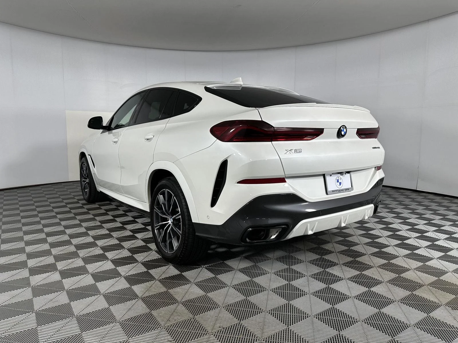 Used 2022 Mineral White Metallic BMW xDrive40i image 47