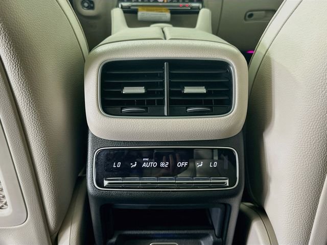 New 2026 MANUFAKTUR Moonlight White Metallic Mercedes-Benz GLE 350 image 26