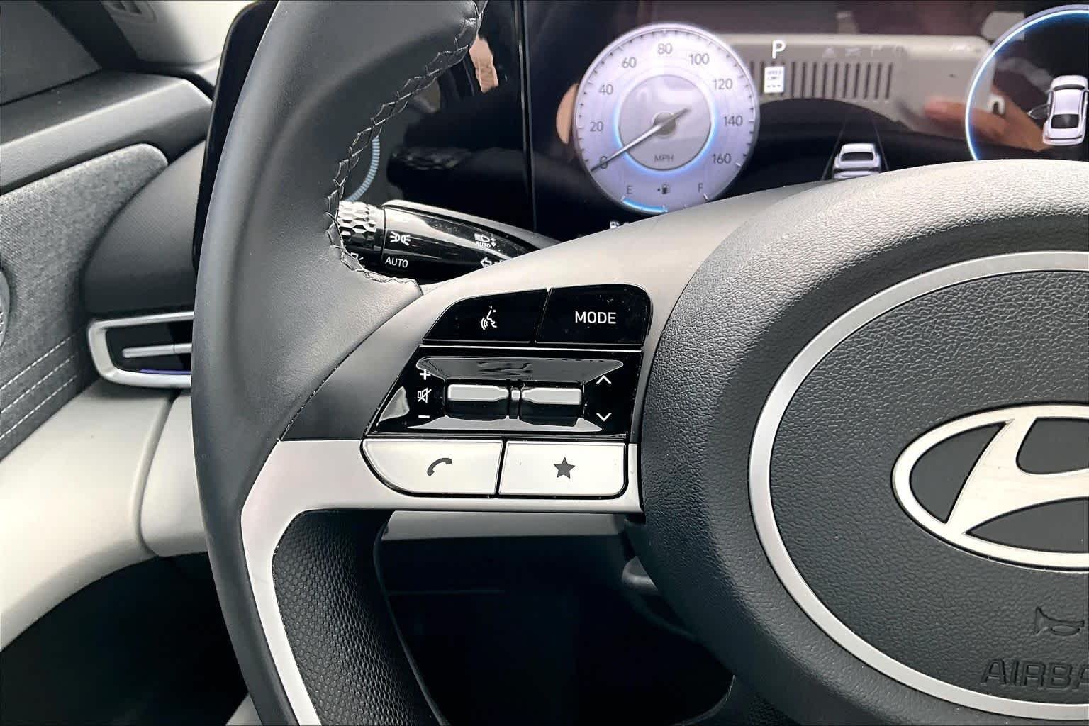 2025 Hyundai Elantra Limited - Photo 41