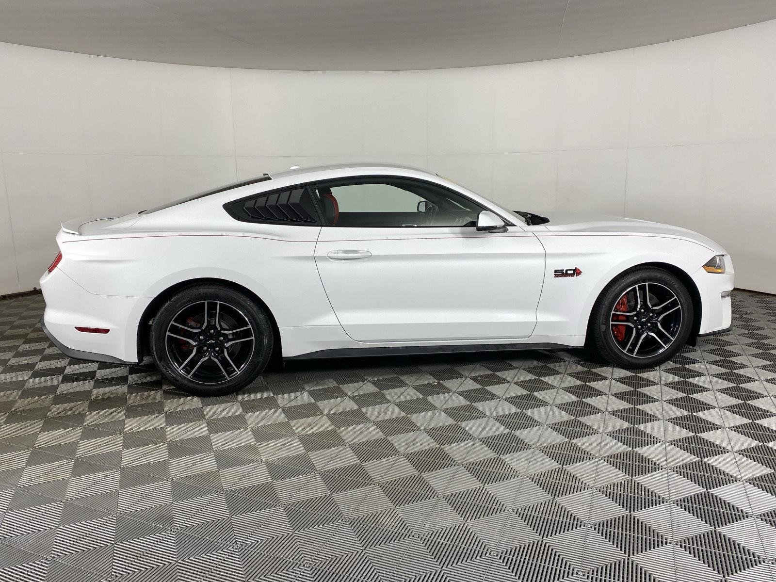 Used 2018 Oxford White Ford GT Premium image 8