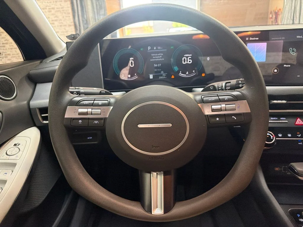 Used 2025 Abyss Black Hyundai SE image 18