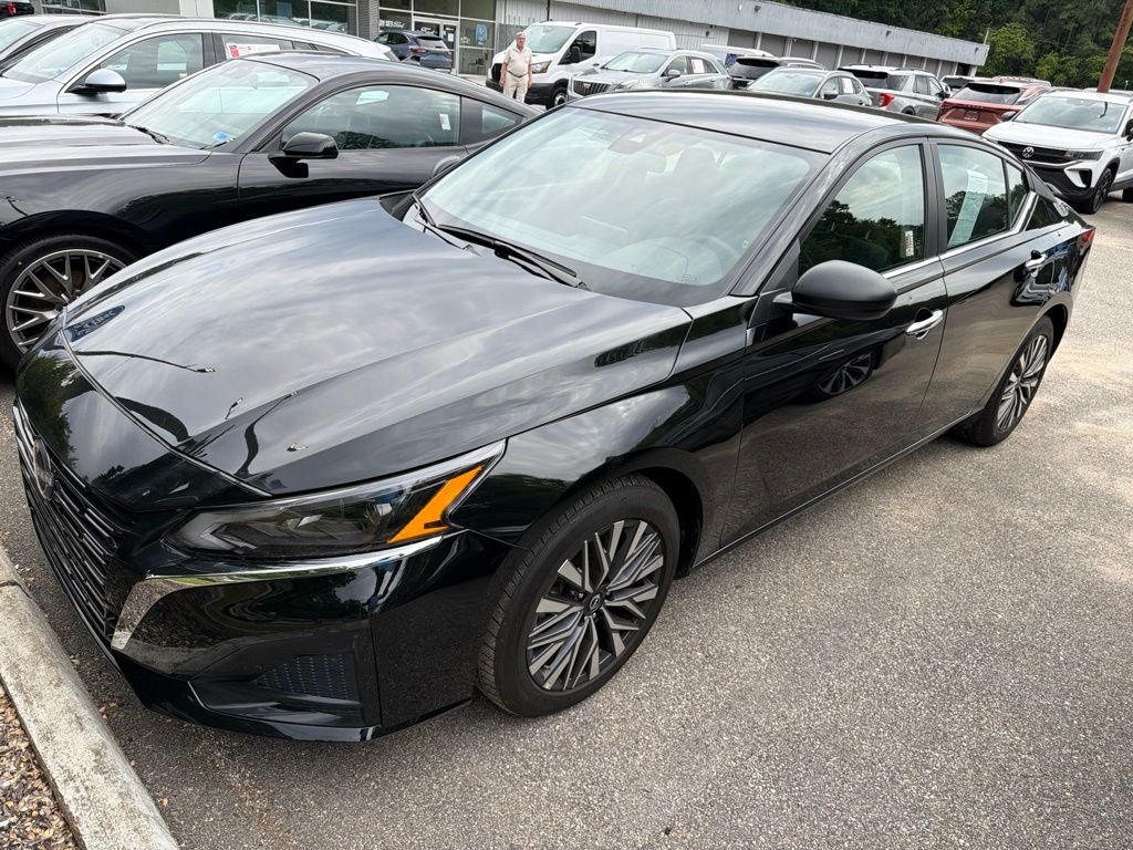 Used 2025 Black Nissan 2.5 SV image 4