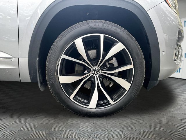 Used 2024 Silver Volkswagen 2.0T SEL Premium R-Line image 9