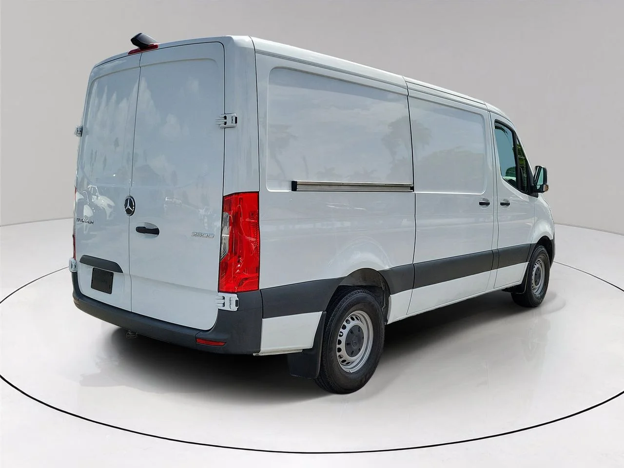Used 2025 White Mercedes-Benz Cargo 144 WB image 4
