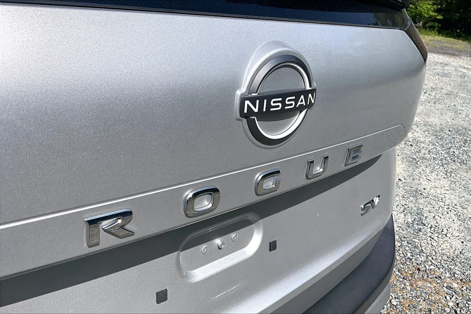 Used 2022 Brilliant Silver Metallic Nissan SV image 31