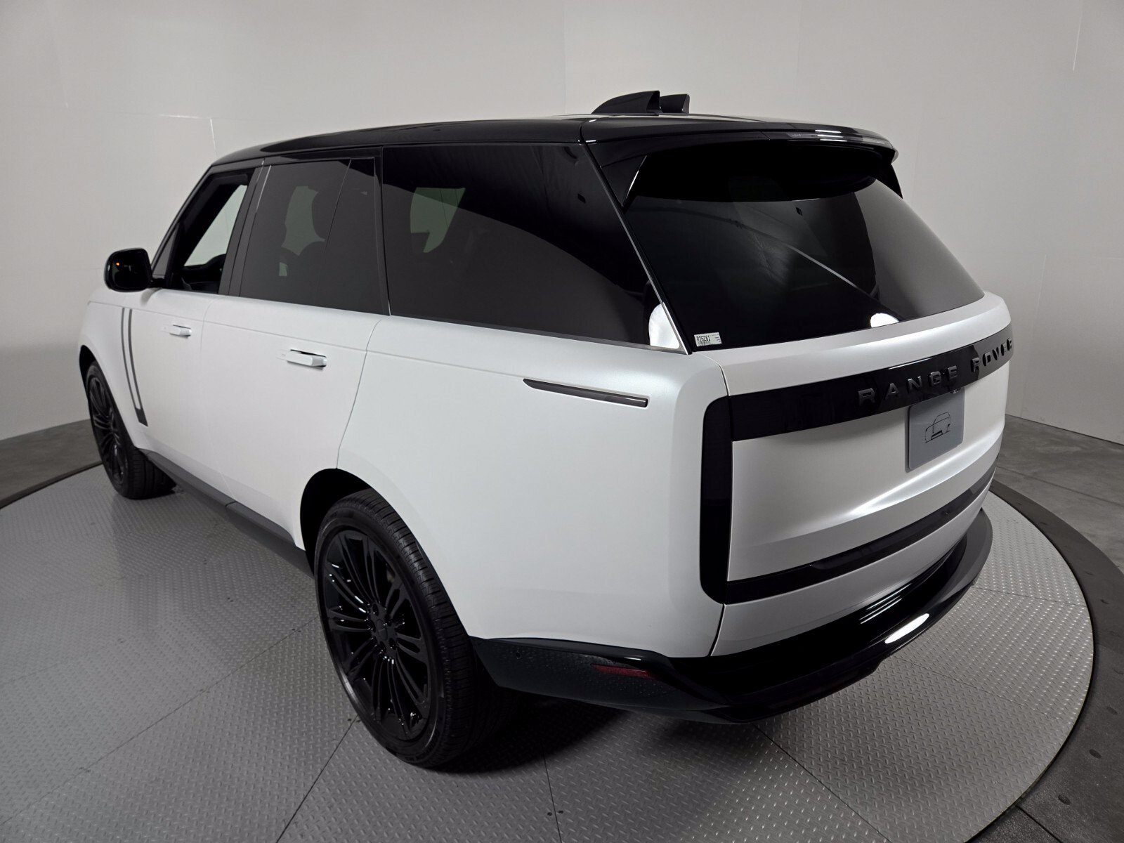 New 2026 Icy White Satin Land Rover SE image 17