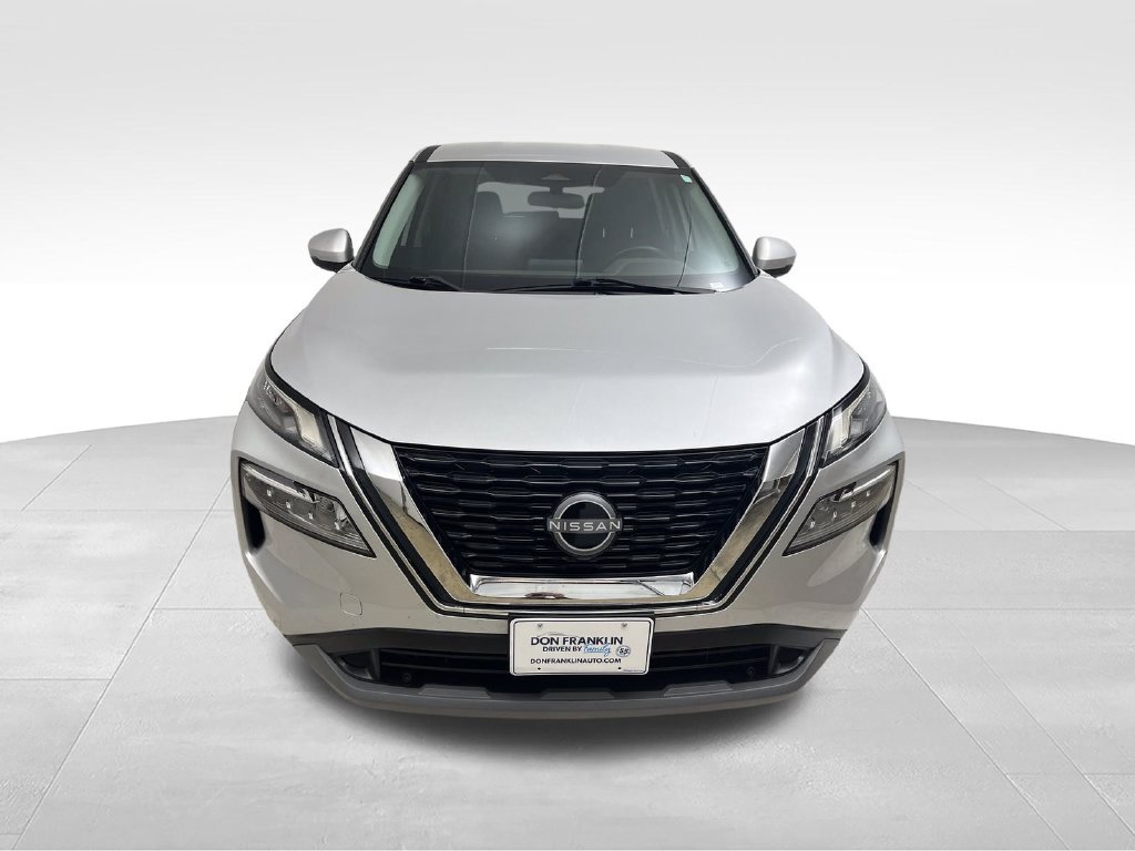 Used 2022 Silver Nissan SV image 8