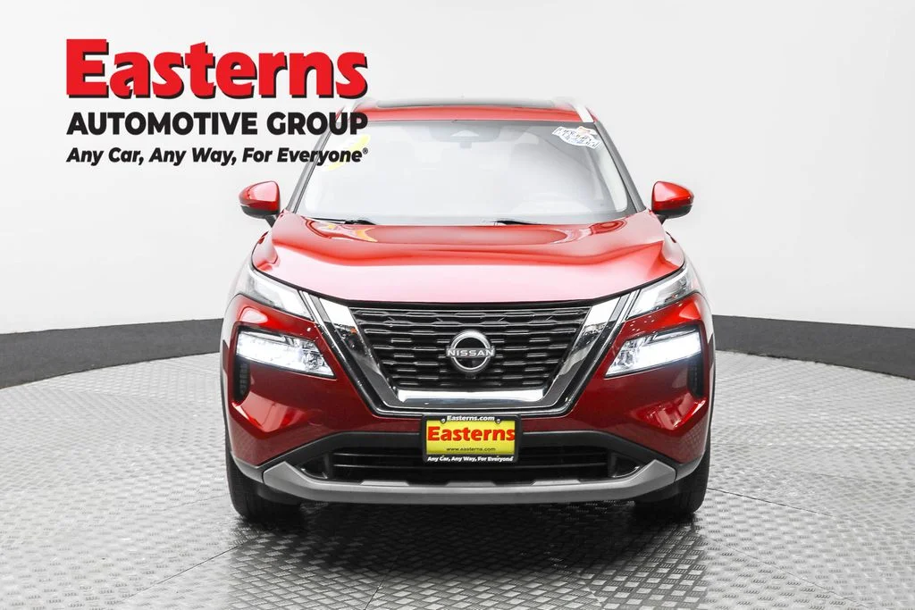 Used 2022 Red Nissan SV image 2