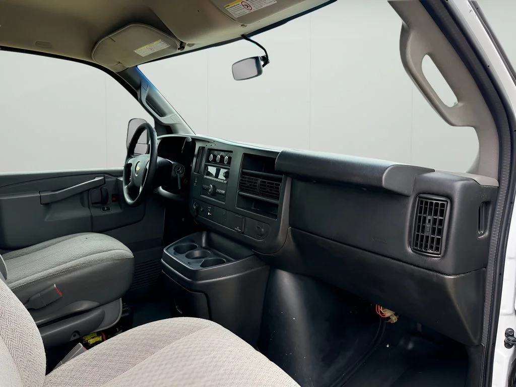 Used 2016 Summit White Chevrolet Work Van image 27