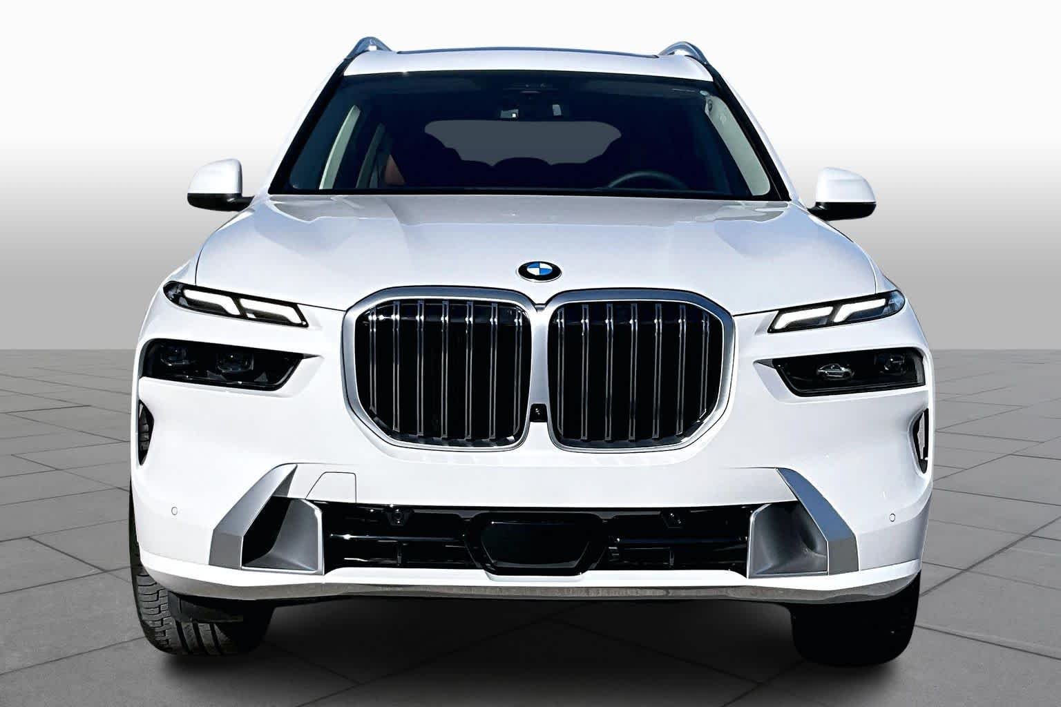 New 2026 Mineral White Metallic BMW xDrive40i image 3