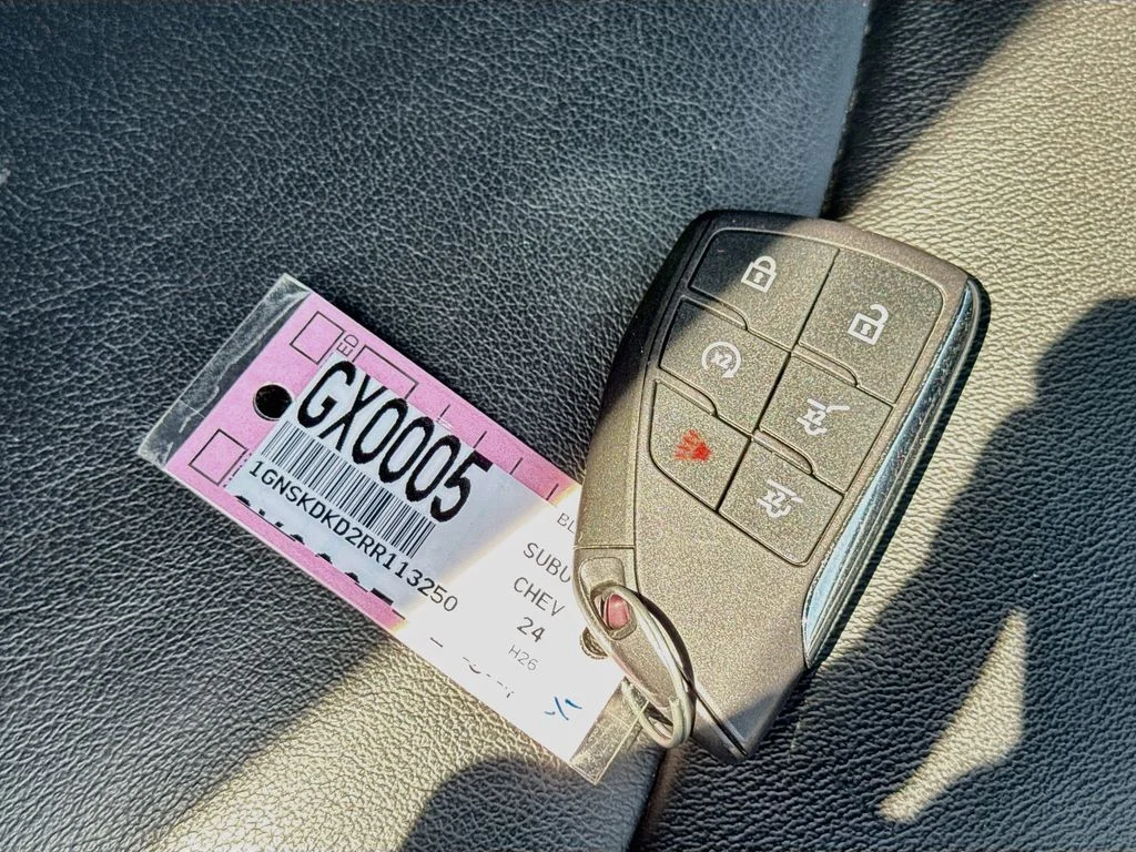 Used 2024 Black Chevrolet Z71 image 37