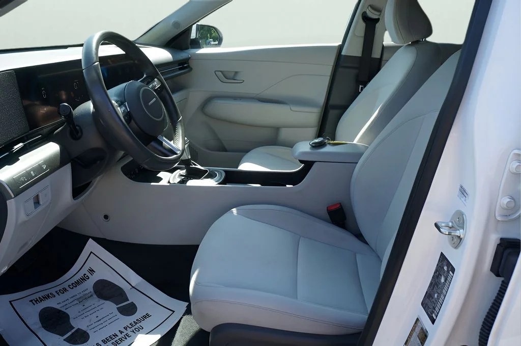 Used 2025 Atlas White Hyundai SEL image 16