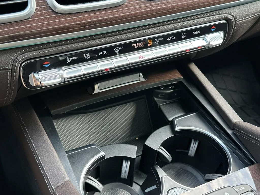 Used 2022 Black Mercedes-Benz 4MATIC® image 27