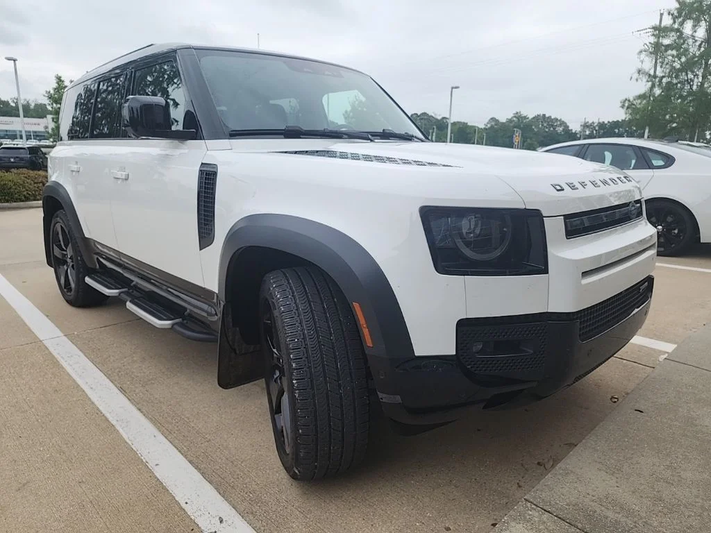 Certified Used 2023 White Land Rover X-Dynamic SE image 2