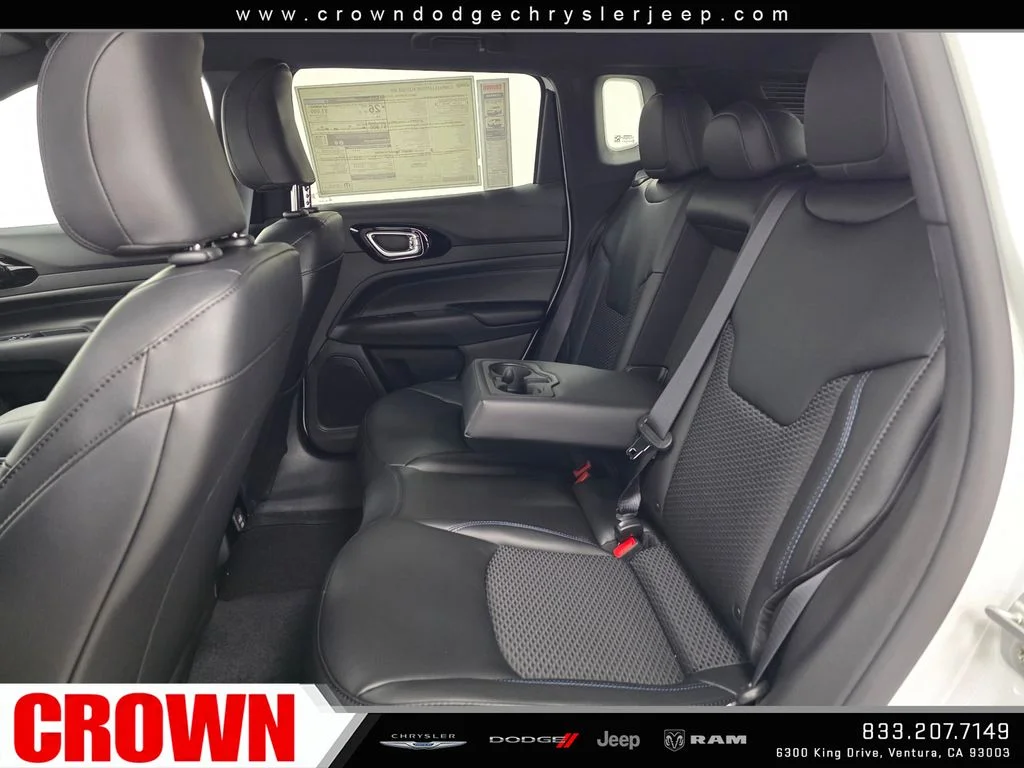 New 2026 Bright White Clearcoat Jeep Latitude image 12