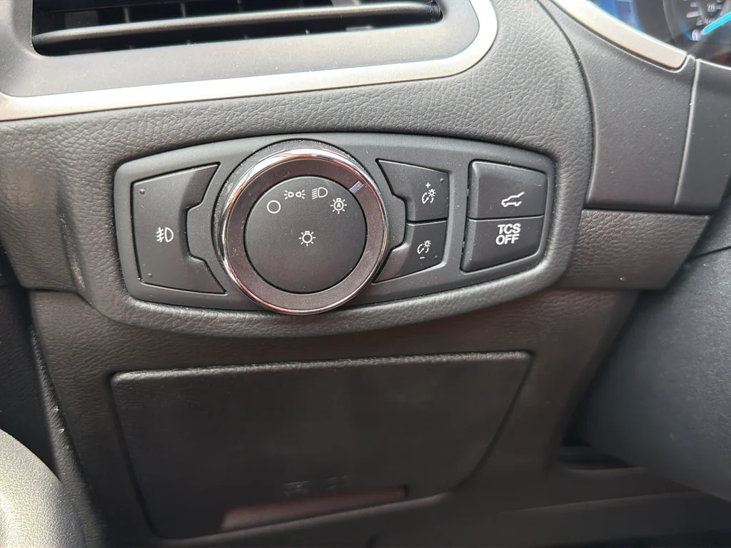 Used 2020 Gray Ford SEL image 32