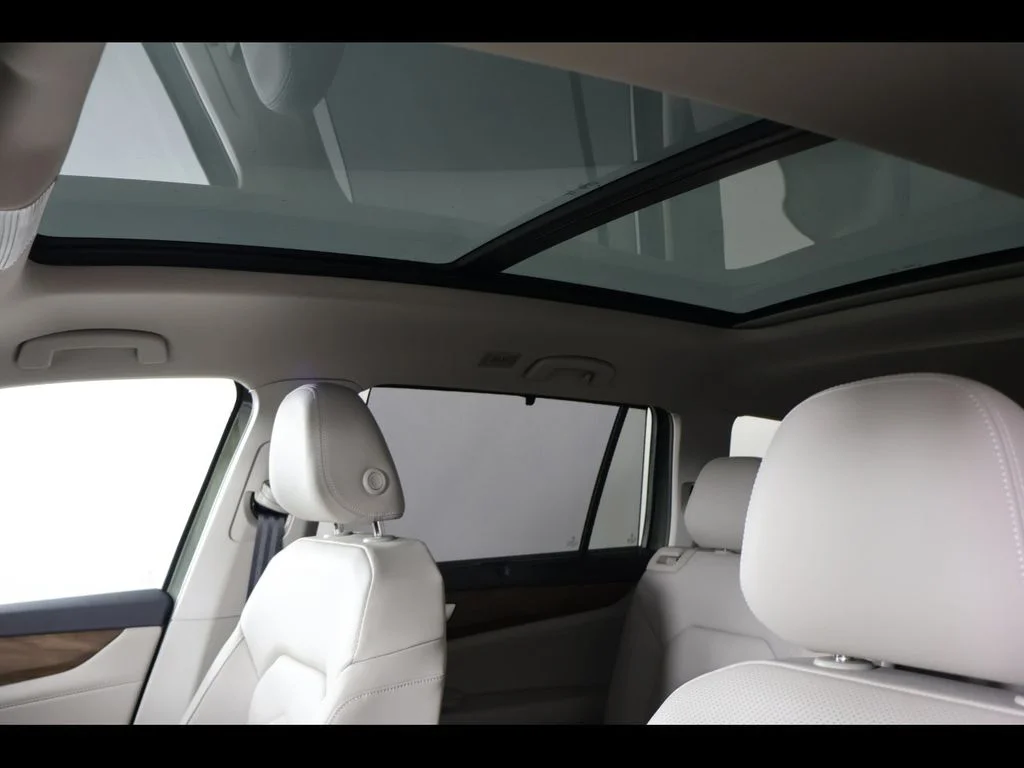 New 2026 Green Volkswagen 2.0T SE w/Technology image 14