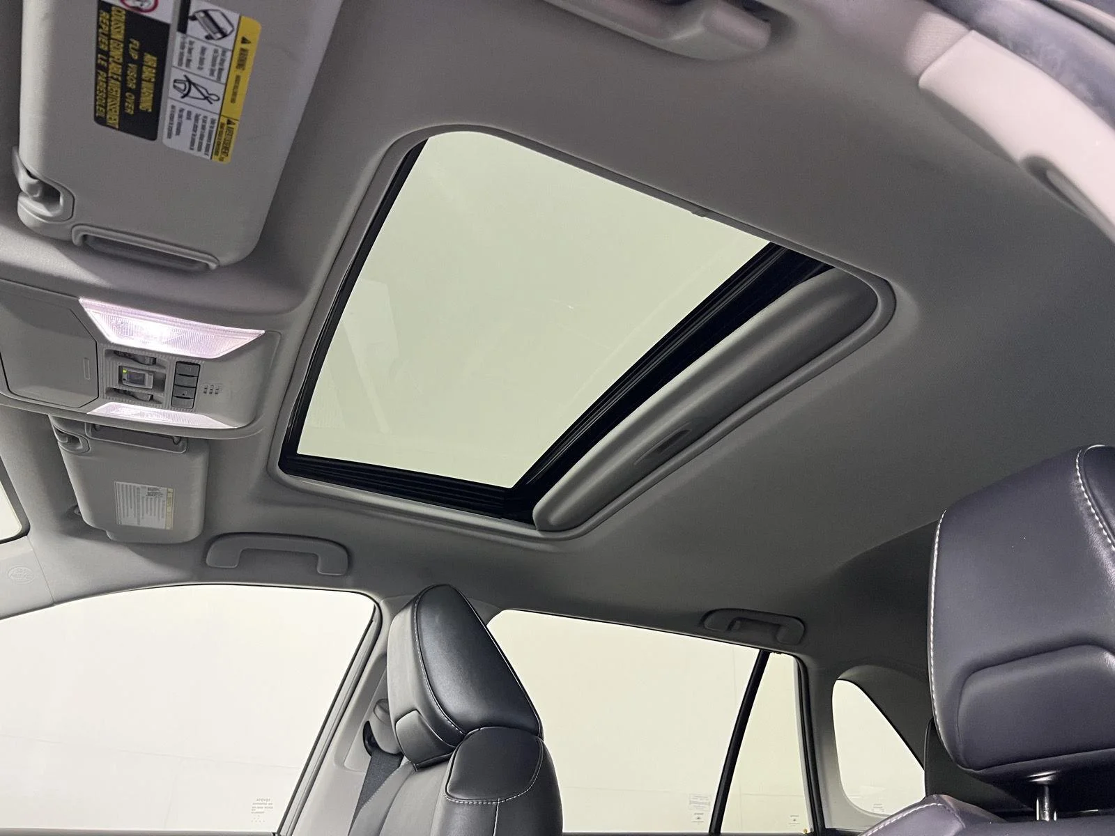 Used 2022 Magnetic Gray Metallic Toyota XLE Premium image 6