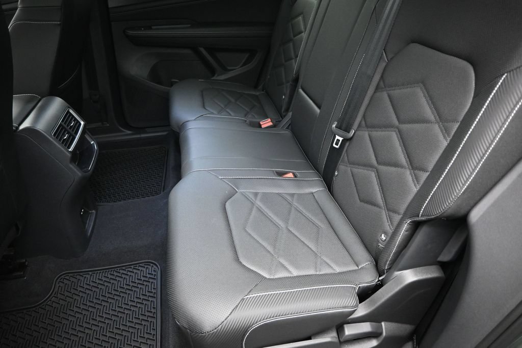 Used 2026 Green Volkswagen SE w/Technology image 19