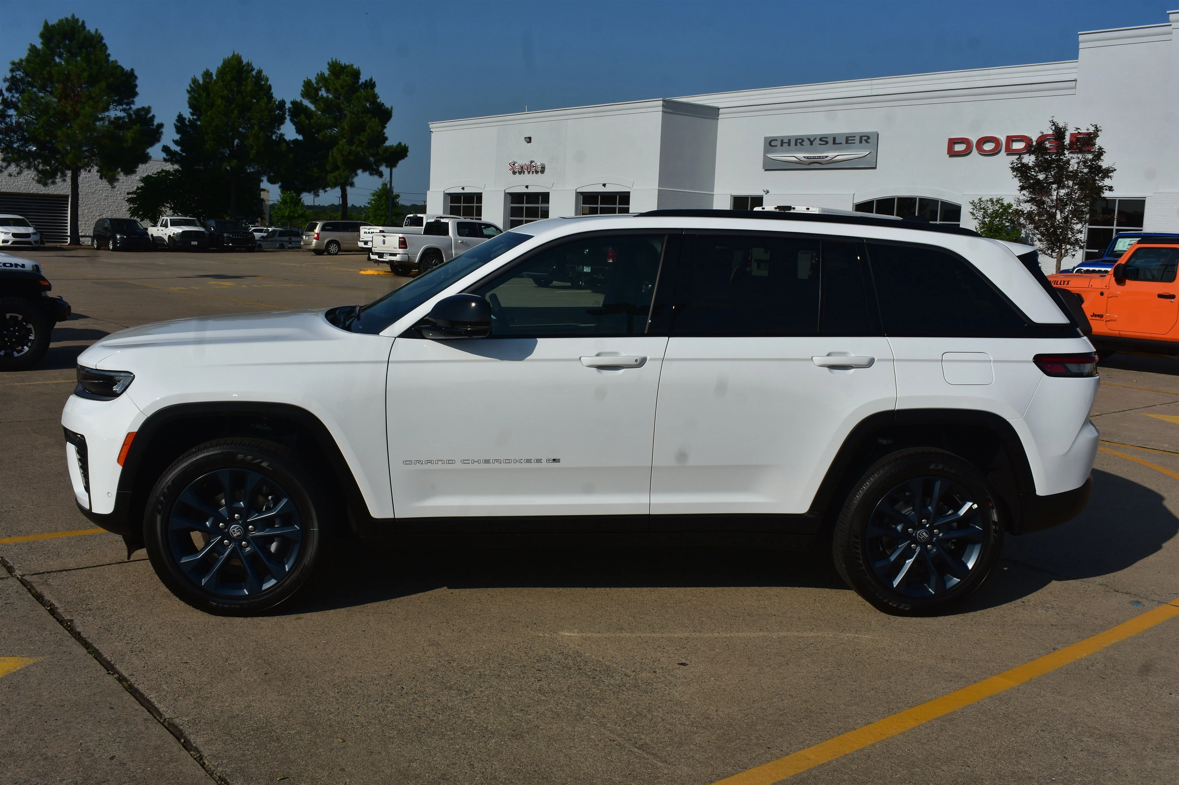 New 2026 Bright White Clearcoat Jeep 85th Anniversary Edition image 10