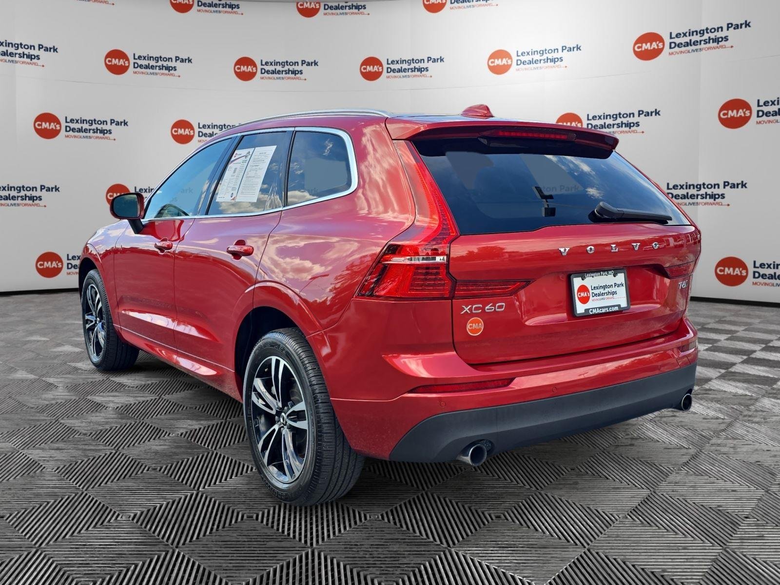 Used 2020 Fusion Red Metallic Volvo Momentum image 5