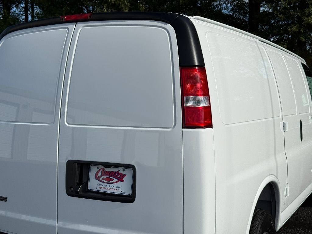 2025 Chevrolet Express Cargo Work Van - Photo 10