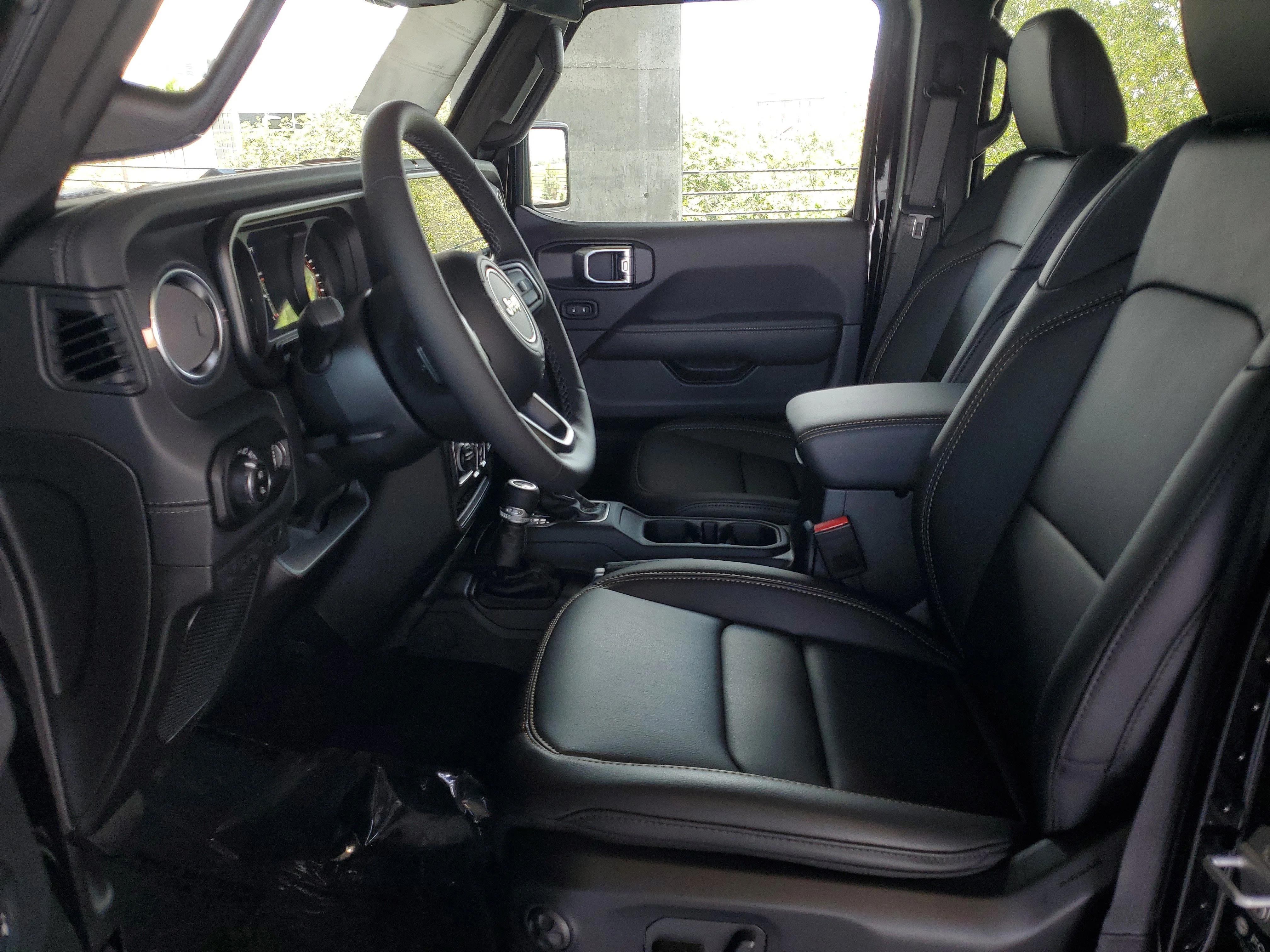 New 2026 Black Clear-Coat Exterior Paint Jeep Sahara image 16
