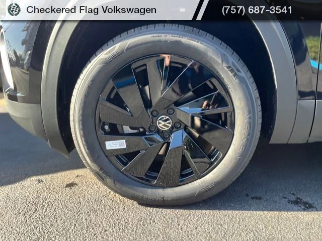 New 2026 Black Volkswagen 2.0T SE w/Technology image 5