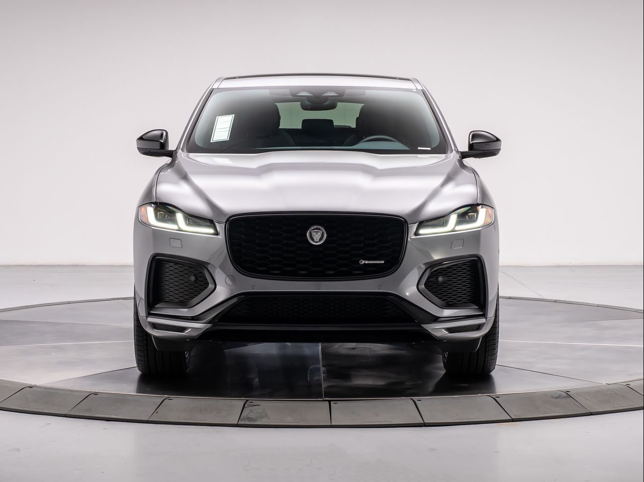2025 Jaguar F-PACE R-Dynamic S - Photo 8