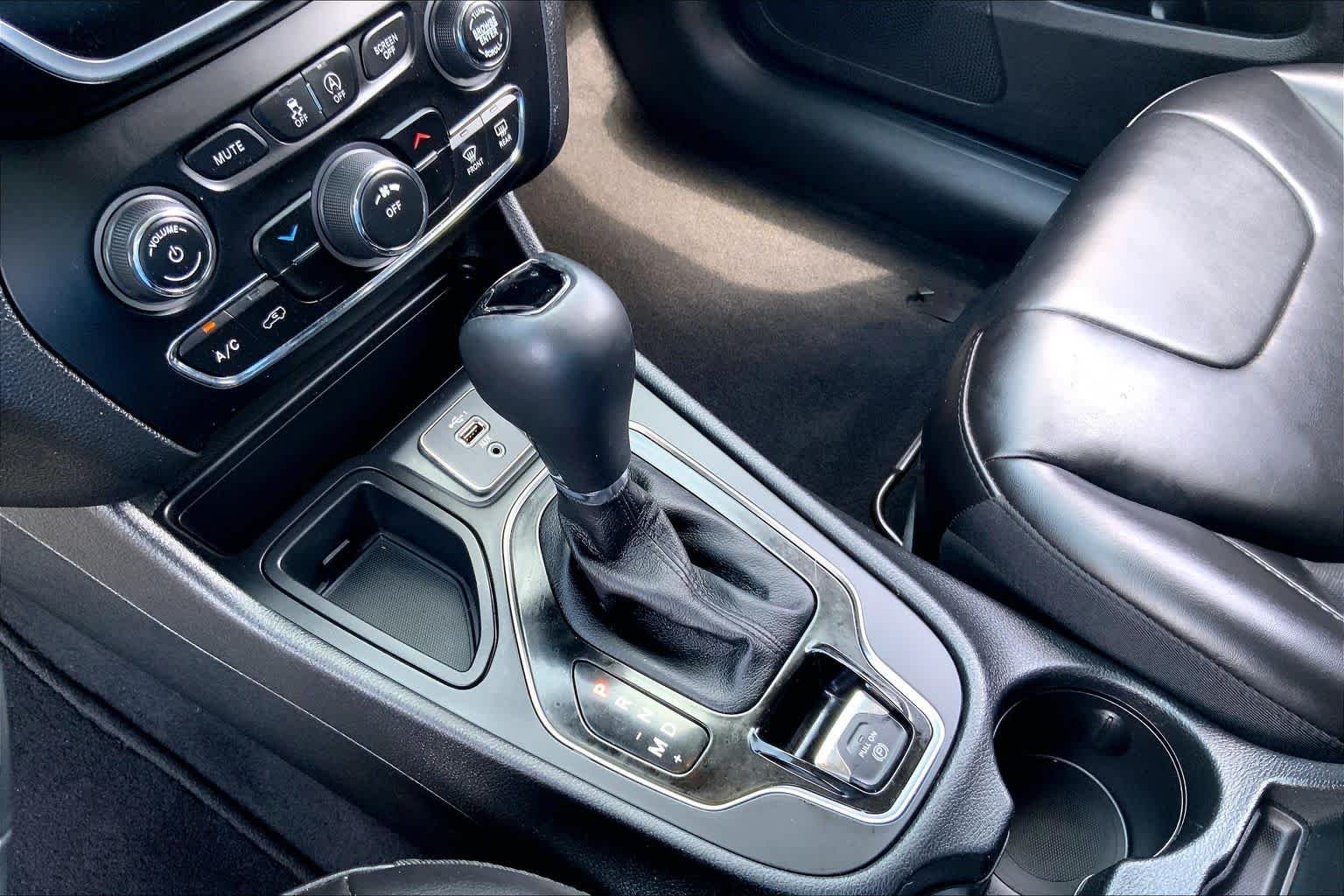 Used 2021 Bright White Clearcoat Jeep Altitude image 14
