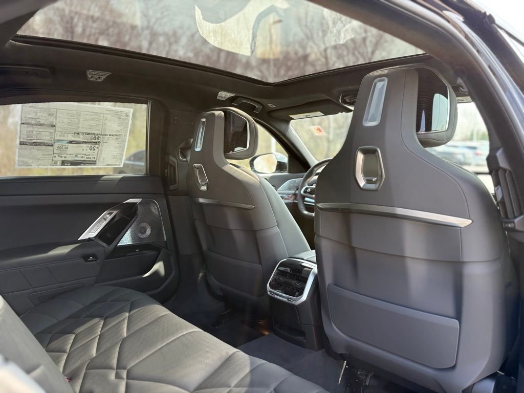2025 BMW 7 Series 760i - Photo 22