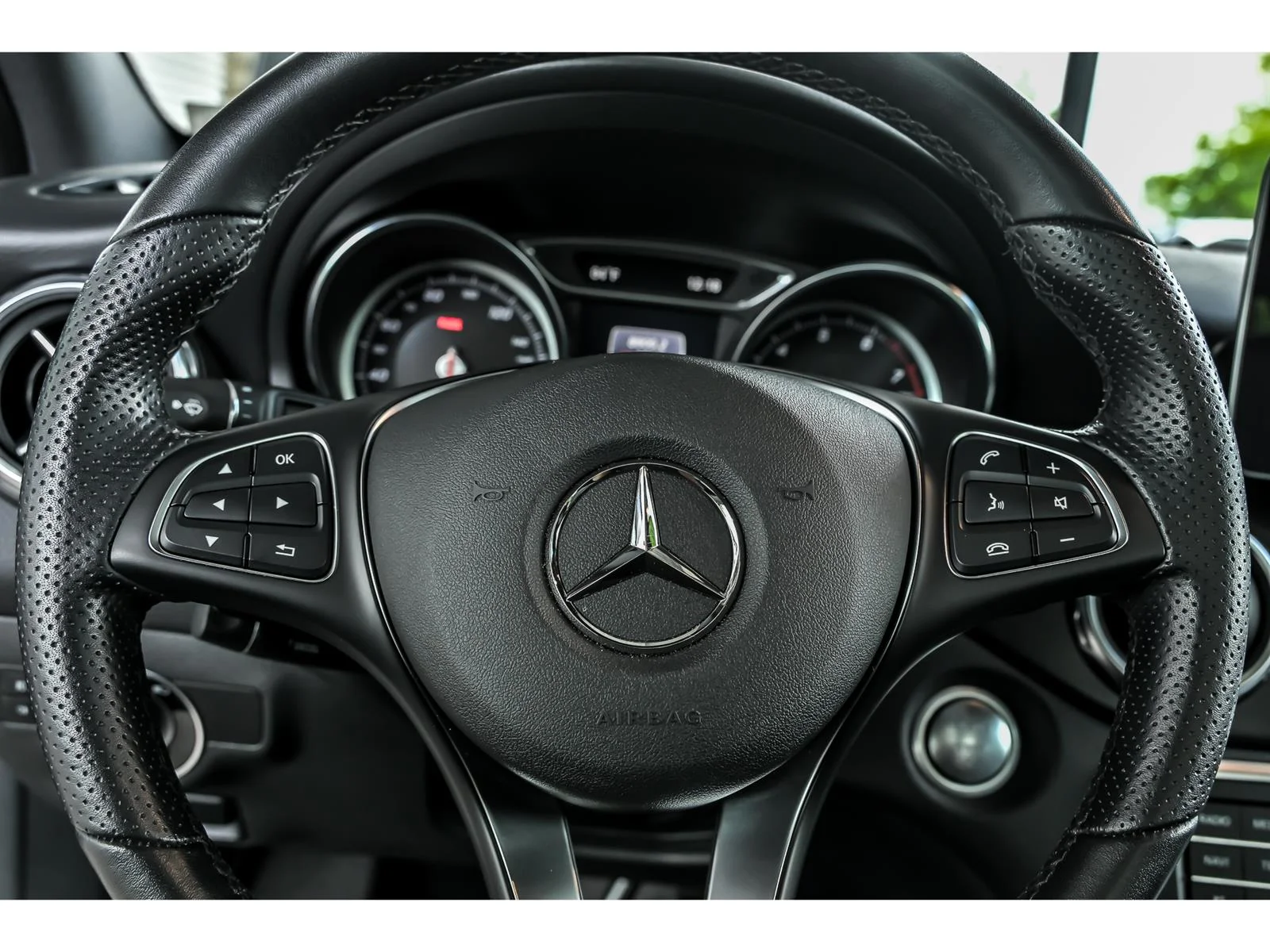 Used 2020 Black Mercedes-Benz GLA 250 4MATIC® image 17