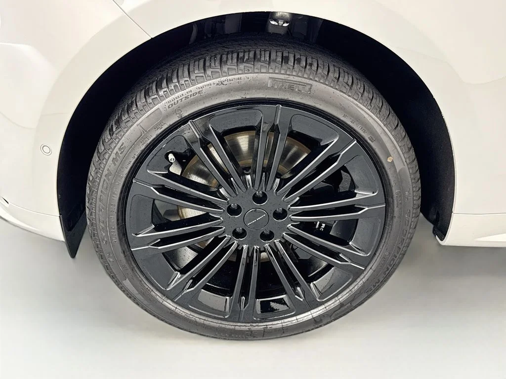 New 2026 Borasco Grey Land Rover Dynamic SE image 33