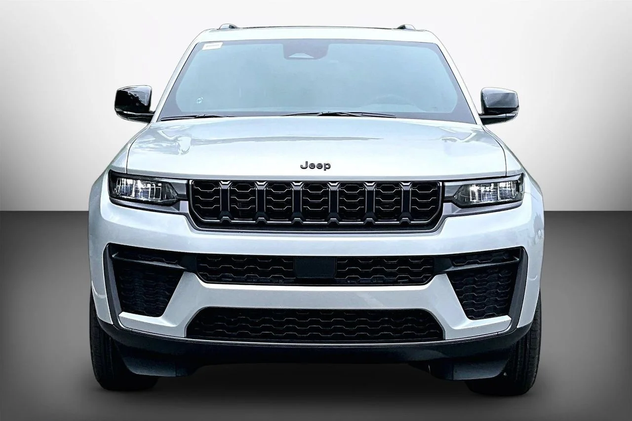 New 2026 Silver Zynith Jeep Altitude image 3